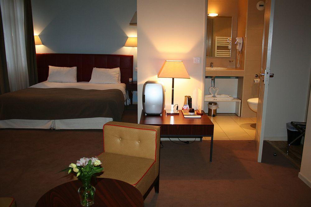 Bagnères-de-Luchon Clarion Suites Corneille Luchon מראה חיצוני תמונה